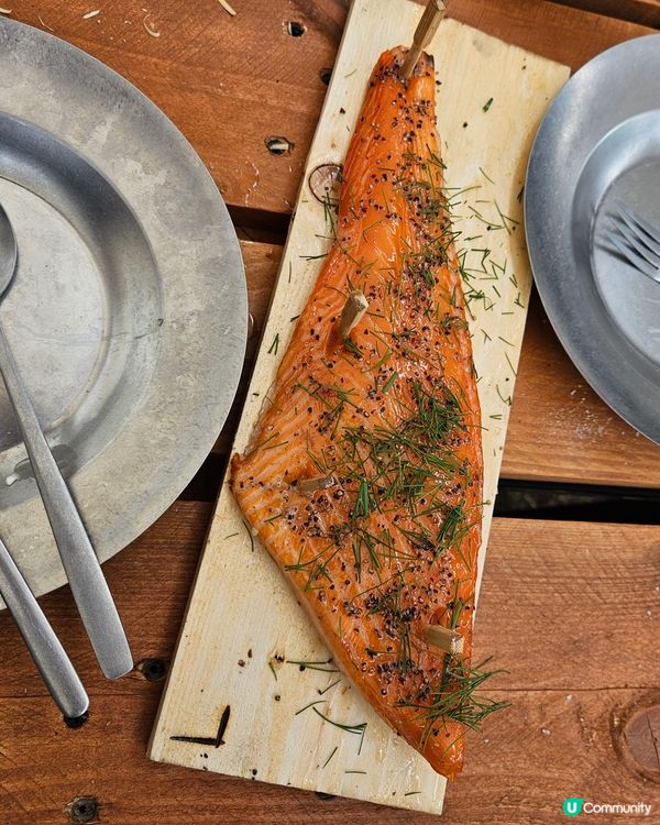  煙燻雞配楓糖三文魚，得意野炊超滿足😋