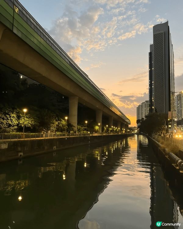 尋晚由南區自己屋企 但係鴨脷洲經過平平靜靜嘅夜景真係好靚 我...