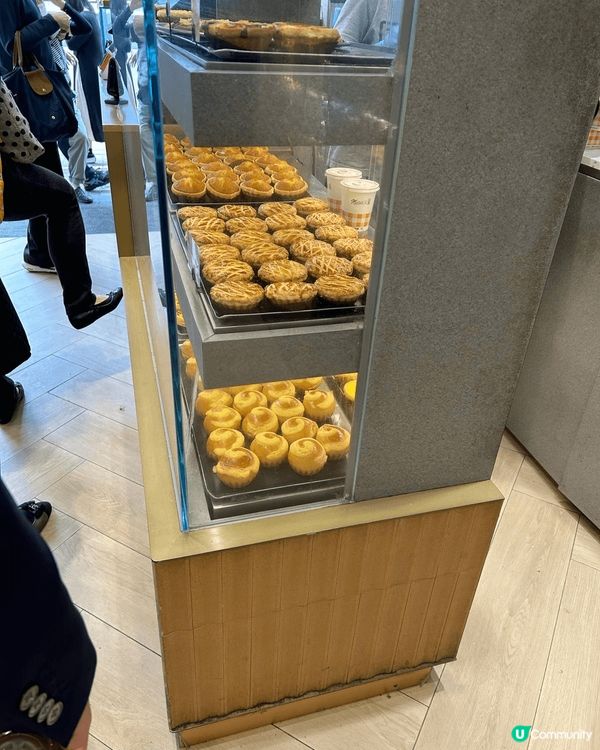 呢個係超群麵包既天下第一包，係奶皇麻糬包，佢既味道好似雞尾包...