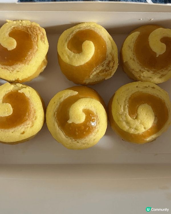 呢個係超群麵包既天下第一包，係奶皇麻糬包，佢既味道好似雞尾包...