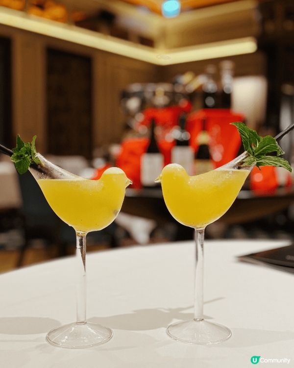 灣仔最美西餐廳！前身係張敬軒嘅仙后餐廳～新店保留彩色玻璃天花...