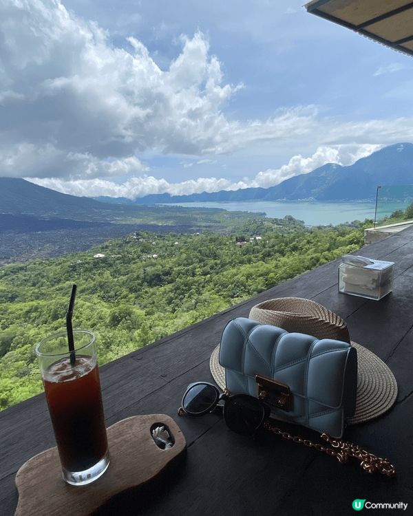在峇里島Kintamani火山附近，享受一杯咖啡，眺望壯麗山...
