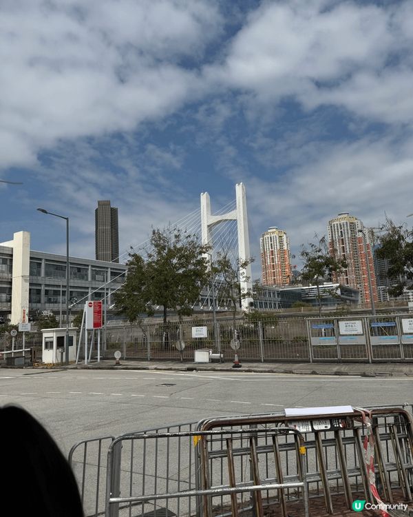 這裏是落馬洲站的巴士總站，是邊境禁區