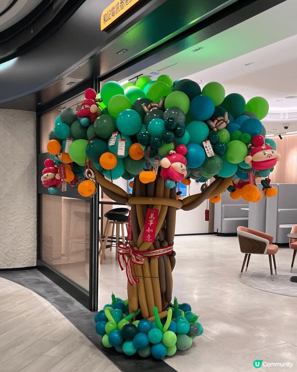 氣球公仔款式林林總總，通常都係卡通人物，面前這個由大大小小氣...