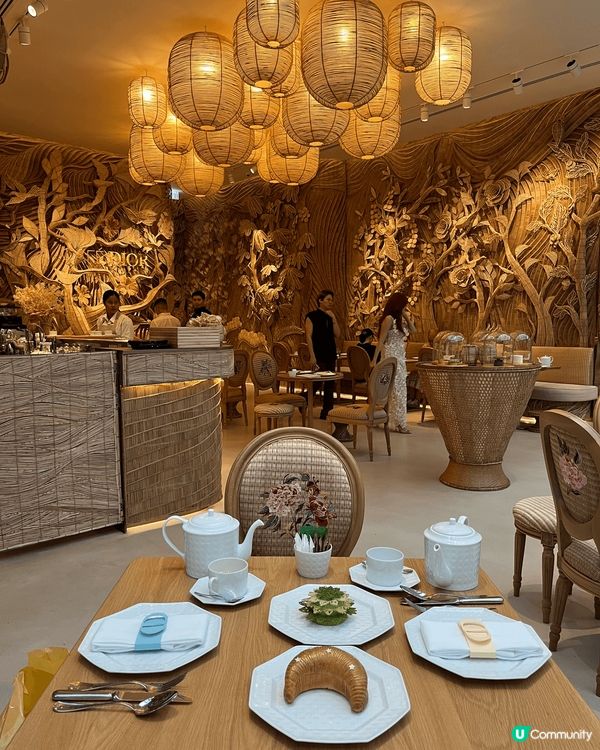 去泰國曼谷旅行，book咗 Dior 嘅 cafe 食下午茶...