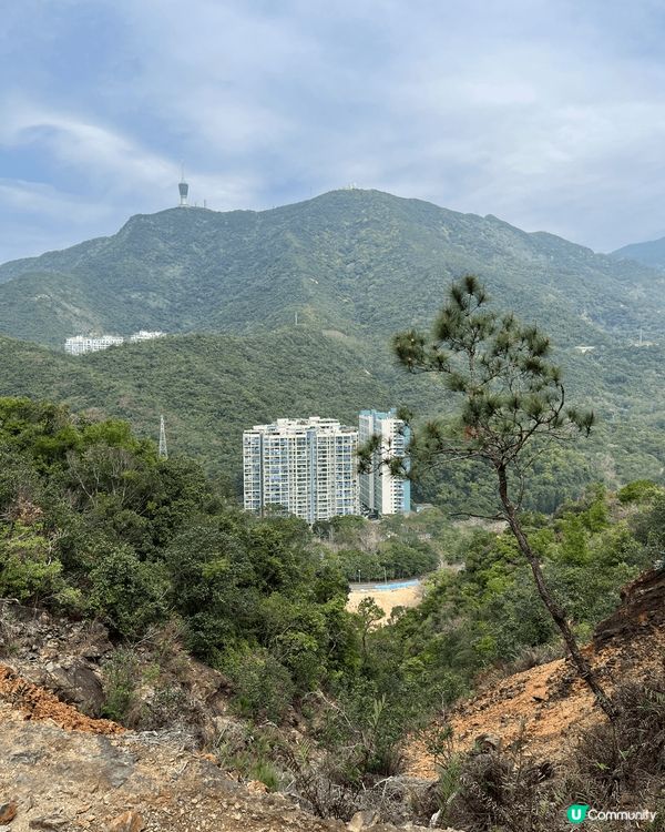 蓮麻坑壙洞，受惠於邊境新政策，容許冇禁區紙既市民乘搭小巴穿越...