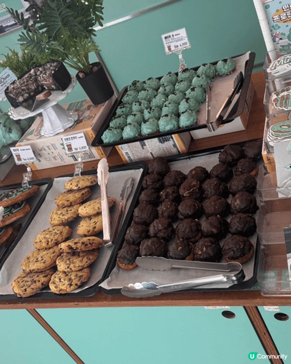 去到韓國一定要拜訪呢一間薄荷朱古力專門店，食完仲可以買埋手信...