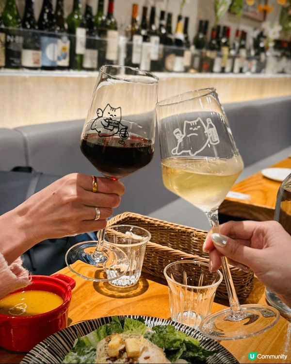 🎂同閨蜜慶祝生日，揀咗間有貓貓主題嘅𝐂𝐚𝐟𝐞食西餐😻 一踏出...