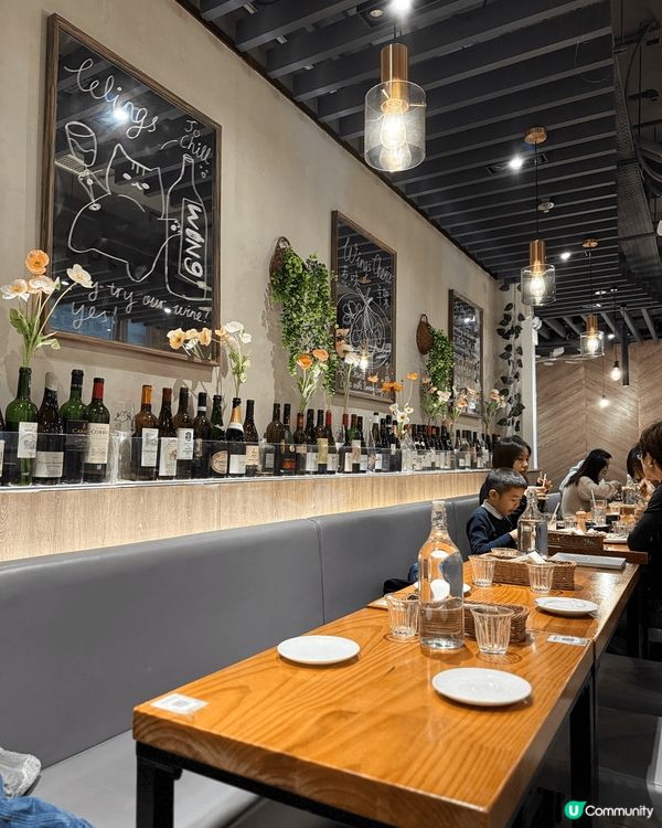 🎂同閨蜜慶祝生日，揀咗間有貓貓主題嘅𝐂𝐚𝐟𝐞食西餐😻 一踏出...