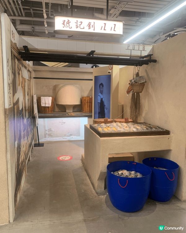 之前去中環街市 無意中見到有呢以前街市嘅鋪頭俾大家睇 仲有2...