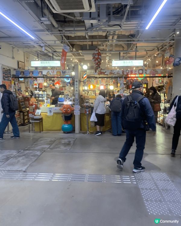 之前去中環街市 無意中見到有呢以前街市嘅鋪頭俾大家睇 仲有2...