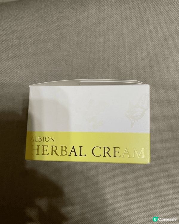 ALBION 容易搽上皮膚，不會敏感，非常適合亞洲人。