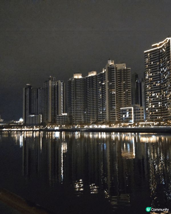 啟德體育園， 夜景非常漂亮。 值得去看吃飽飯之後