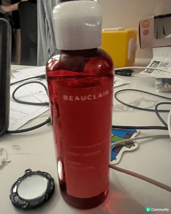 可以收毛孔，令皮膚白同控油定妝