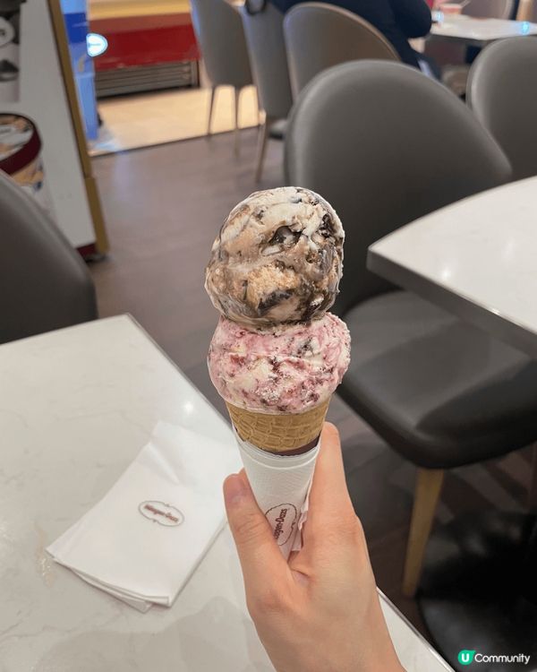 Häagen-Dazs嘅薄荷味朱古力雪糕紅絲絨芝士蛋糕雪糕，...