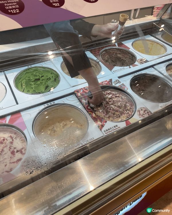 Häagen-Dazs嘅薄荷味朱古力雪糕紅絲絨芝士蛋糕雪糕，...