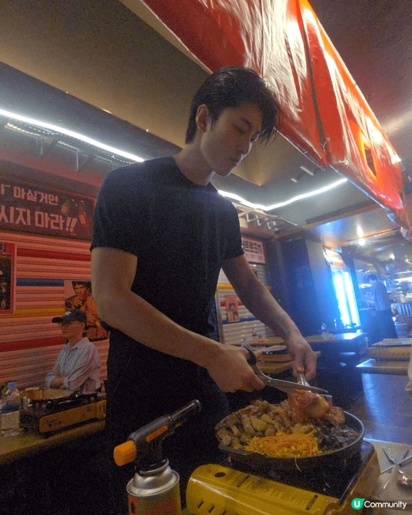 上環新開Oppa烤肉店，店內最靚仔oppa幫我們烤肉，真係好...