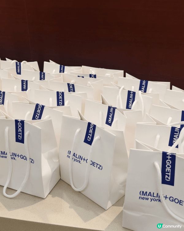 在美妆货架前迷失自我✨ 看到REJURAN这些精致的护肤品，...