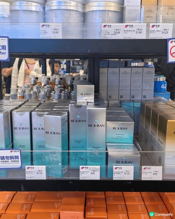 在美妆货架前迷失自我✨ 看到REJURAN这些精致的护肤品，...