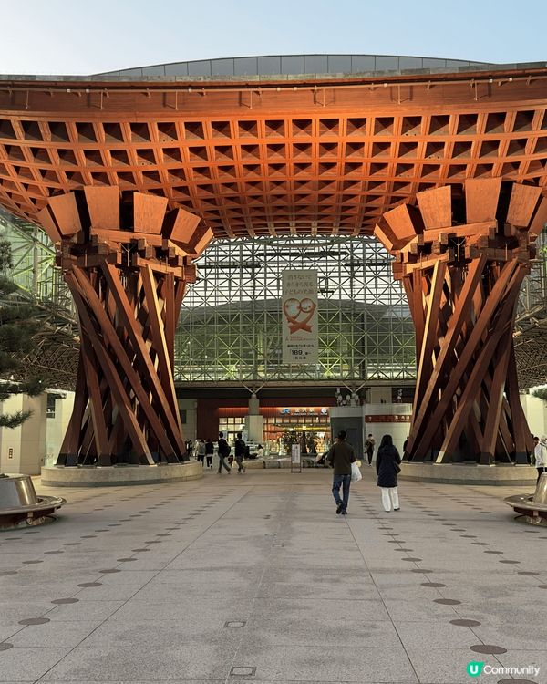 石川金澤駅的紅色拱門，是金澤的地標，必到打卡點