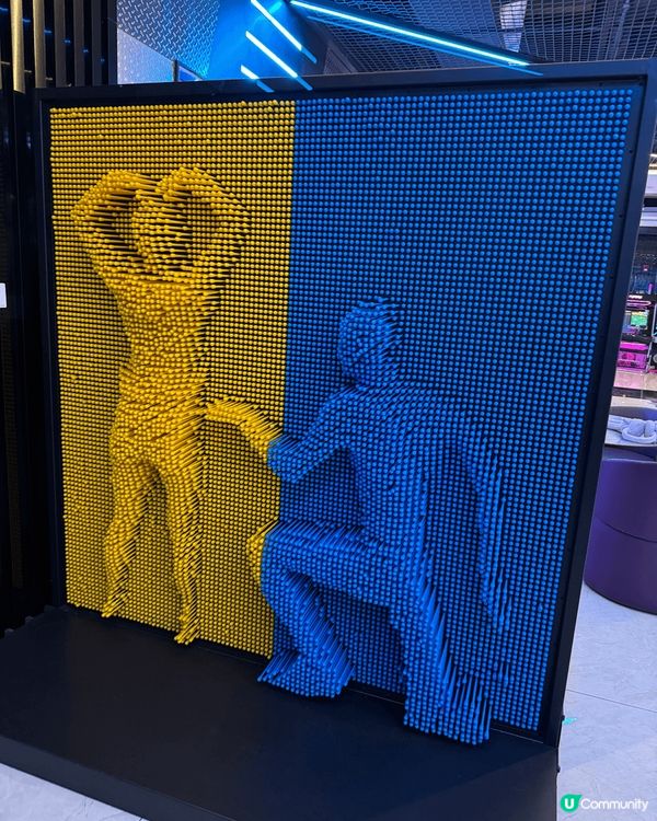 去深圳玩，見到有呢個打卡好好嘅人版模型，可以做唔同動作影相，...