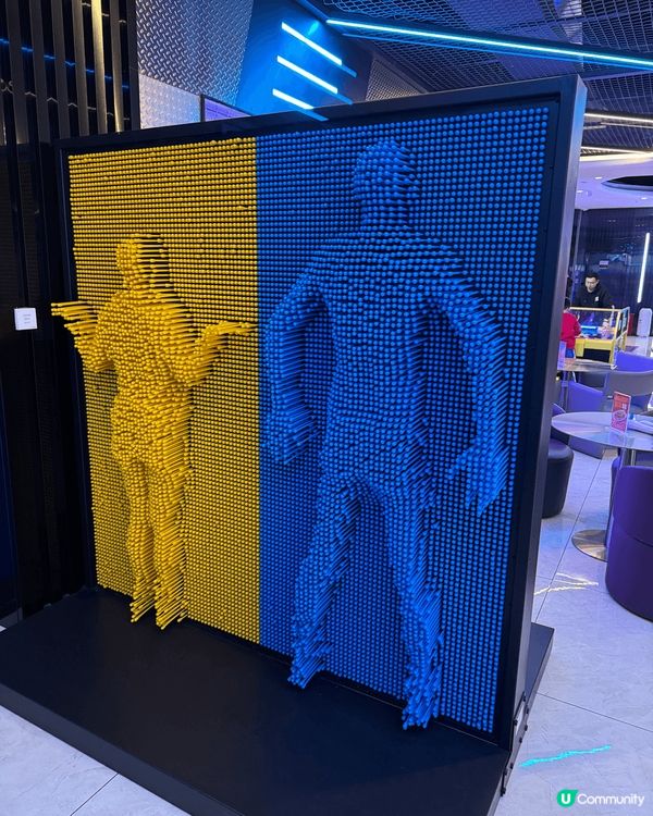 去深圳玩，見到有呢個打卡好好嘅人版模型，可以做唔同動作影相，...