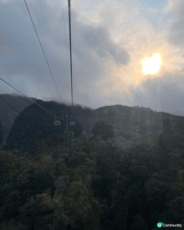 越南巴拿山，搭纜車上去 海拔1500 好高
