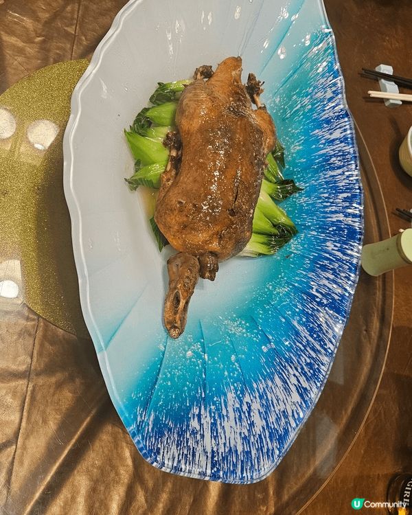 出名既手工八寶鴨及蝦球，要預早訂先有。美味可口，值得回味。