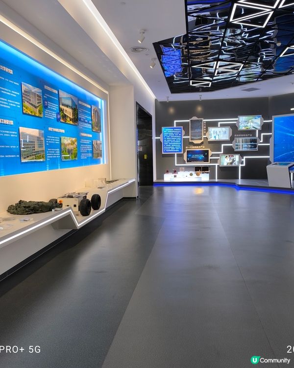 考察松山湖科學城展覽館