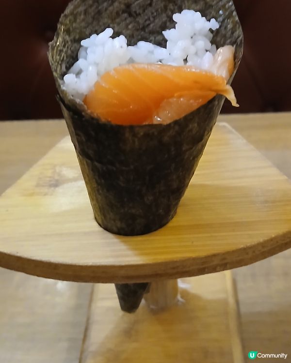 三文魚手捲、吉豬拉麵