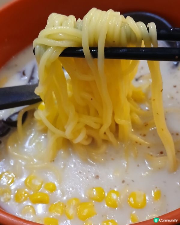 三文魚手捲、吉豬拉麵