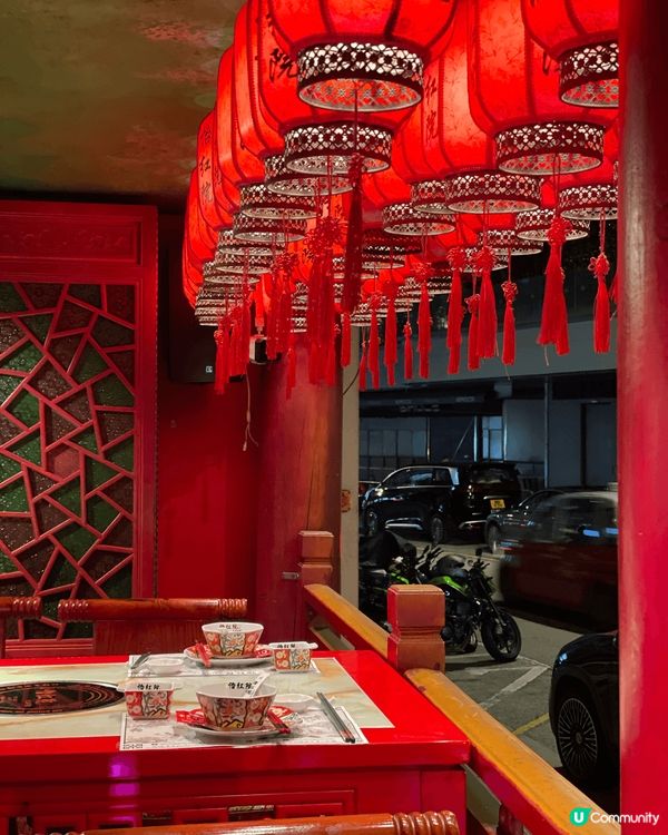 紅燈籠高掛，穿越古風時空：打卡怡紅院火鍋盛宴！ 📍怡紅院火鍋...