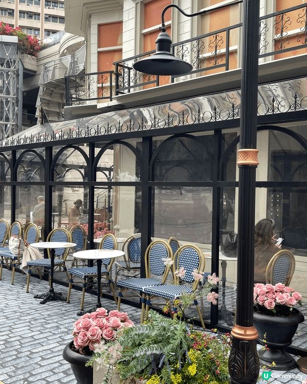 位於尖沙咀1881 ，這裏有一個仿歐洲街頭Cafe的建築物，...