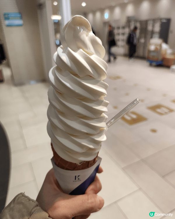 北海道牛奶雪糕 - 打卡在新千歲機場, 牛奶雪糕有滿滿的牛奶...