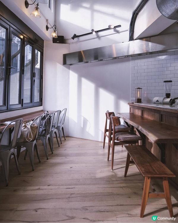 Spacious cafe near HKU