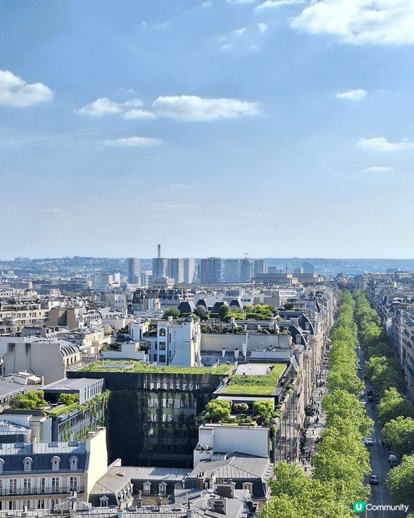 法國巴黎凱旋門真的很宏偉，爬樓梯上去也是一個跟不錯的經驗，巴...