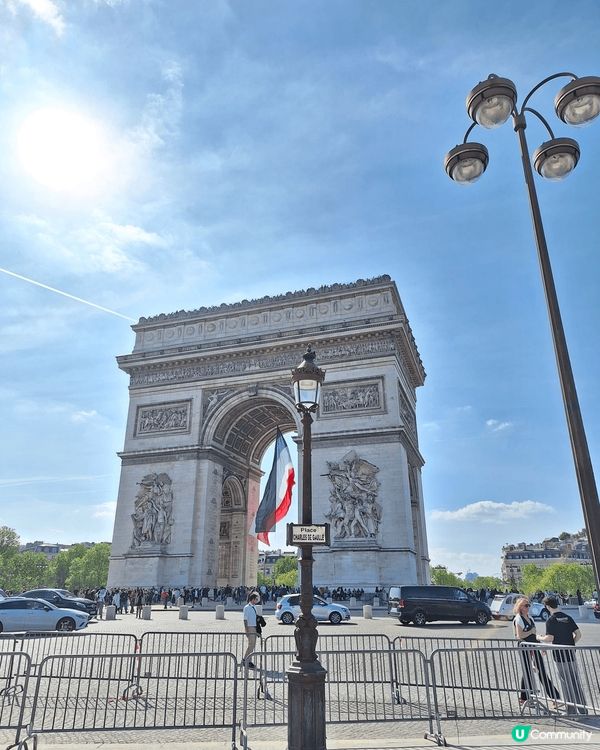 法國巴黎凱旋門真的很宏偉，爬樓梯上去也是一個跟不錯的經驗，巴...