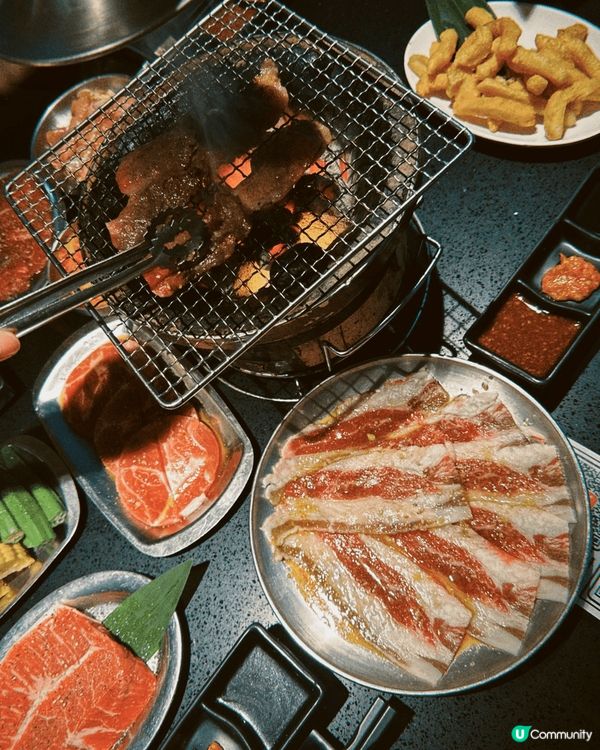 大馥烧肉酒场 有專人幫你烤食物，食物新鮮好味，侍應好勤力幫換...