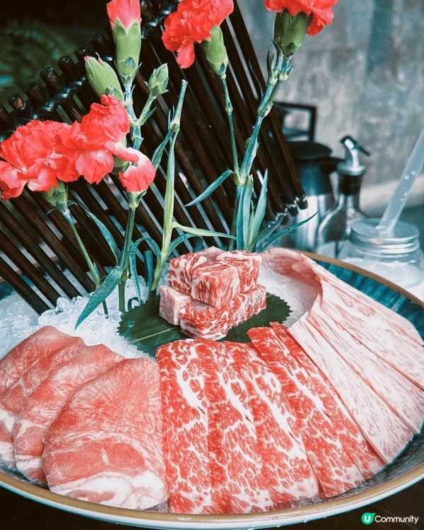 大馥烧肉酒场 有專人幫你烤食物，食物新鮮好味，侍應好勤力幫換...