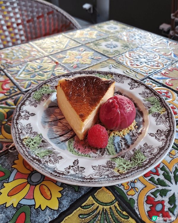 BROWNSTONE 布朗石西班牙餐廳，此餐廳位置優越，就在...