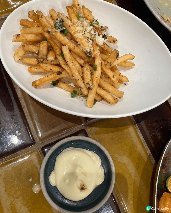 黑松露薯條，香脆好味，南瓜湯甜度適中， 再加上主菜，鴨腿慢煑...