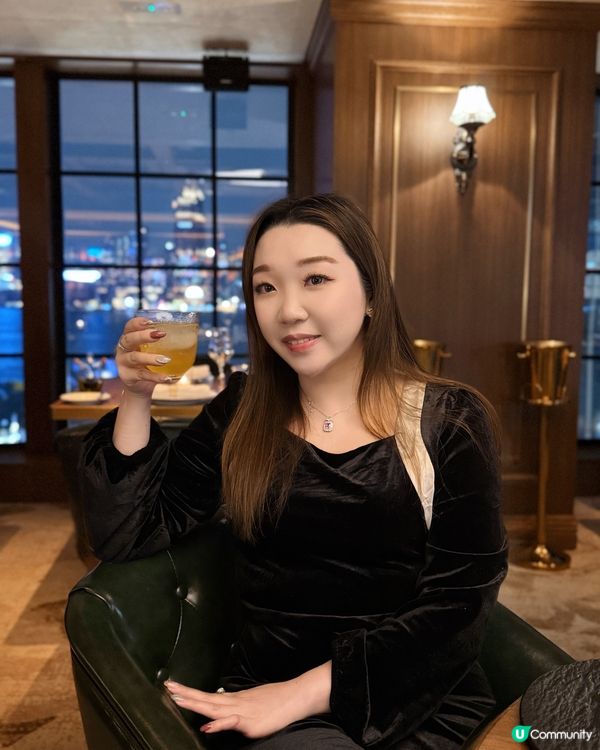 銅鑼灣慶生約會新去處 🎉  
古典圖書館餐廳，維港景色一流！