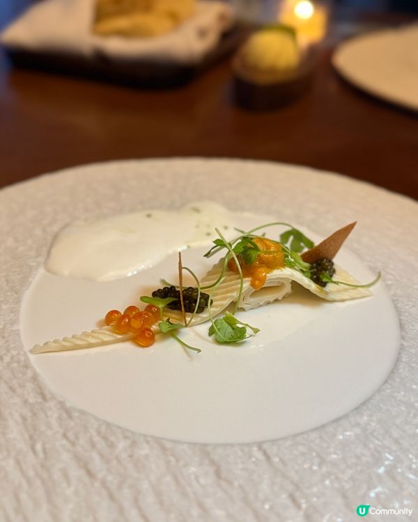 銅鑼灣慶生約會新去處 🎉  
古典圖書館餐廳，維港景色一流！