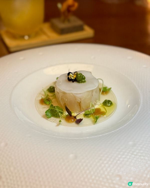 銅鑼灣慶生約會新去處 🎉  
古典圖書館餐廳，維港景色一流！