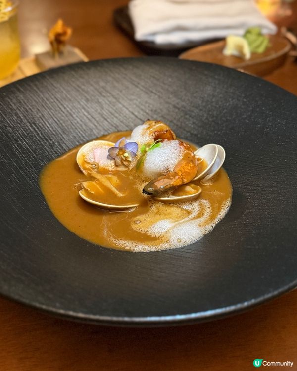 銅鑼灣慶生約會新去處 🎉  
古典圖書館餐廳，維港景色一流！