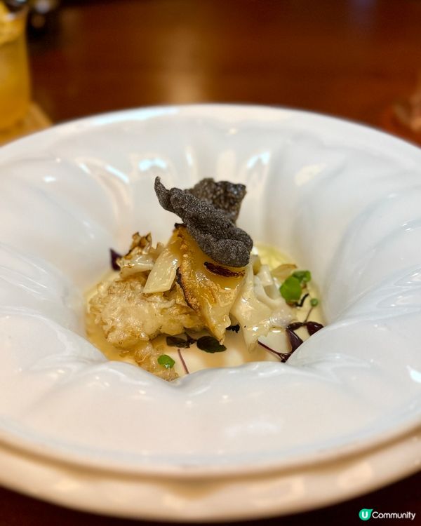 銅鑼灣慶生約會新去處 🎉  
古典圖書館餐廳，維港景色一流！