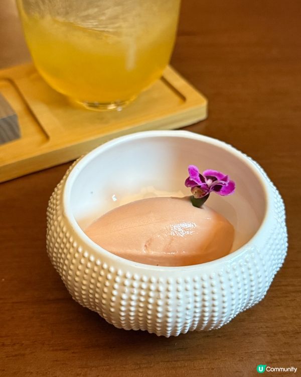 銅鑼灣慶生約會新去處 🎉  
古典圖書館餐廳，維港景色一流！