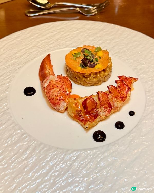 銅鑼灣慶生約會新去處 🎉  
古典圖書館餐廳，維港景色一流！