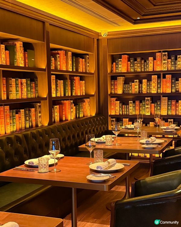 銅鑼灣慶生約會新去處 🎉  
古典圖書館餐廳，維港景色一流！