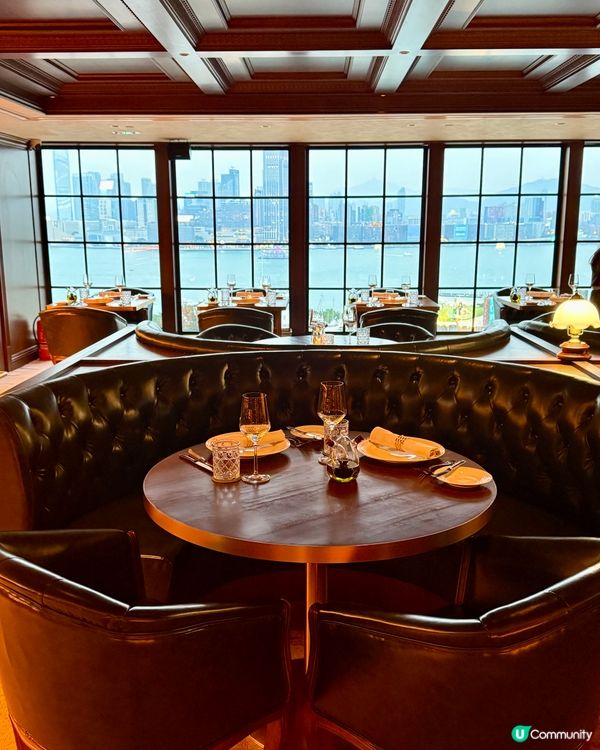 銅鑼灣慶生約會新去處 🎉  
古典圖書館餐廳，維港景色一流！